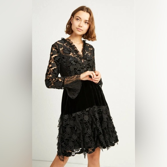 French Connection Dresses & Skirts - FRENCH CONNECTION Cynthia Velvet Lace Mix Dress Black Women’s Size 4 Cocktail